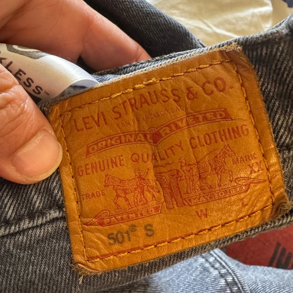 Levi's Premium 501 Washed Black Button Fly Distressed Skinny Jeans 26/28 - Picture 15 of 15